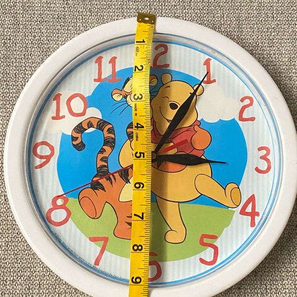 Winnie The Pooh & Tigger Wall Clock - Picture 8 of 9